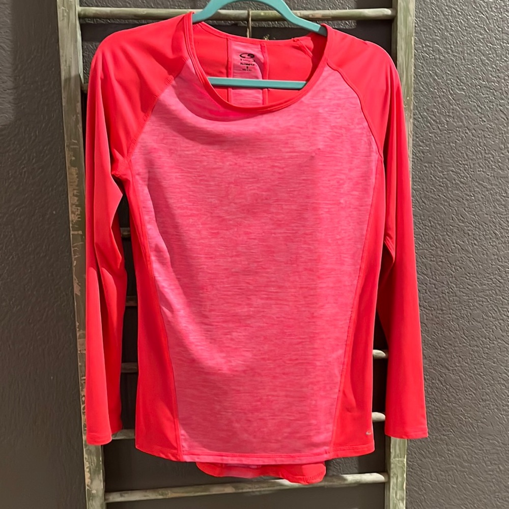 Long sleeve pull over
